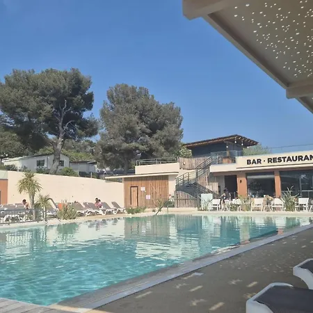Mobilhome Neuf Face à La Village de vacances